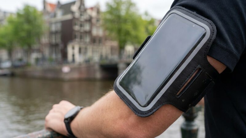 Waar laat je je telefoon tijdens het hardlopen?