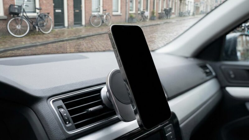 Zo gebruik je MagSafe in de auto met een Android telefoon