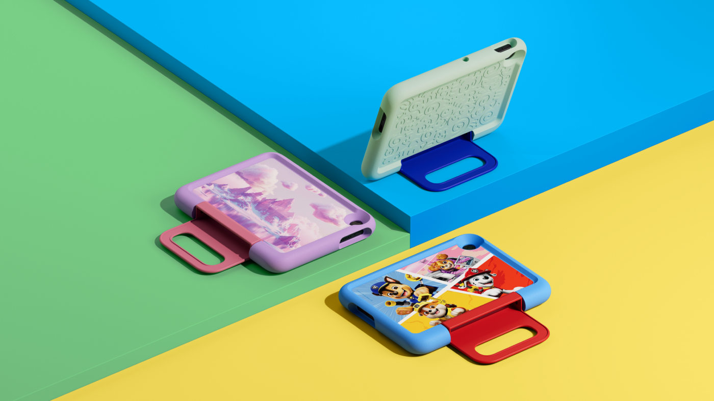 Drie Amazon Kids Tablets in kleurrijke, kindvriendelijke hoezen met handvat