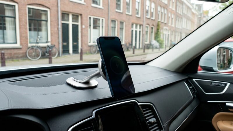 Welke telefoons kun je draadloos opladen in de auto?