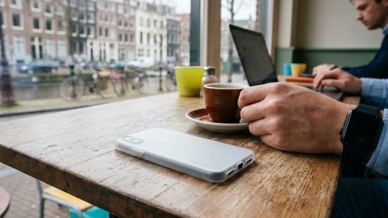 Beschermt een dun telefoonhoesje tegen vallen?